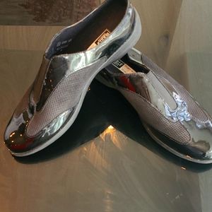 Black patten/suede slip on Munro American flats